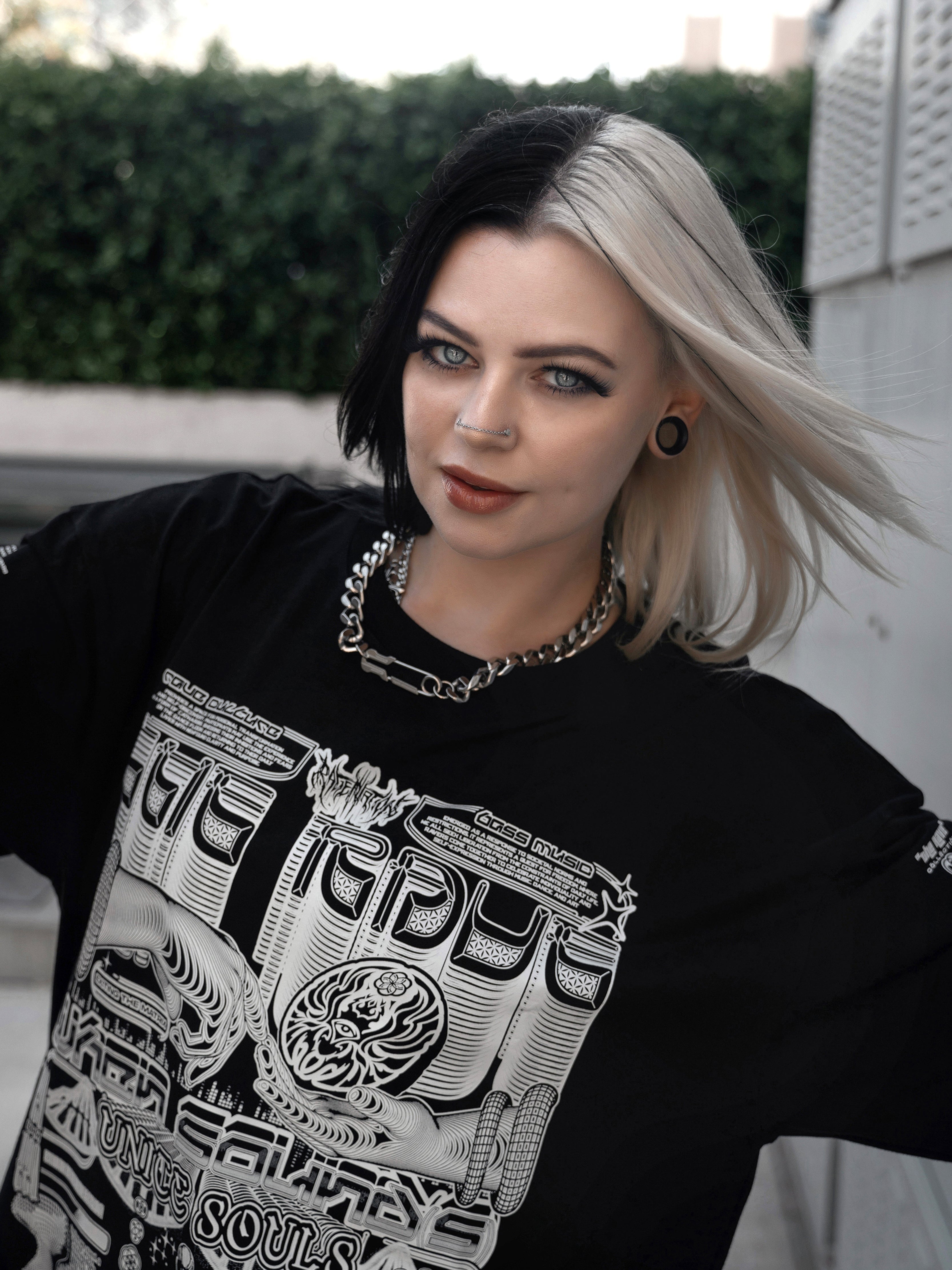 PRE-ORDER ✦ THE RAVE V2 ✦ We Should Leave Variant ✦ Premium T-Shirt Coming Soon