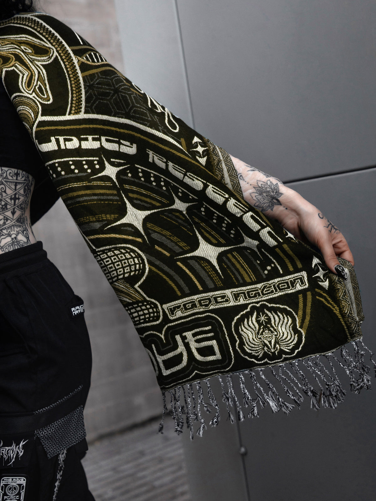 NEW DROP ✦ THE RAVE ✦ Black/Gold Double-Layered Shawl Shawls