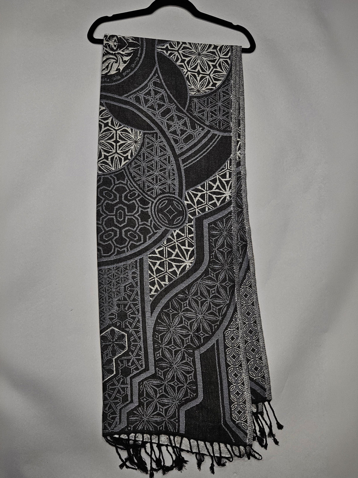 Geometry of Being Grey Shawl ✦ :: WAREHOUSE LIQUIDATION