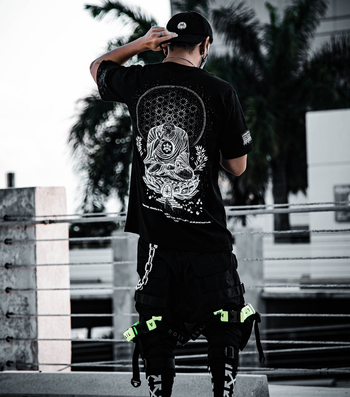 LOTUS THRONE (sahasrāra सहस्रार) • GLENN THOMSON x RNA T-Shirt T-Shirt