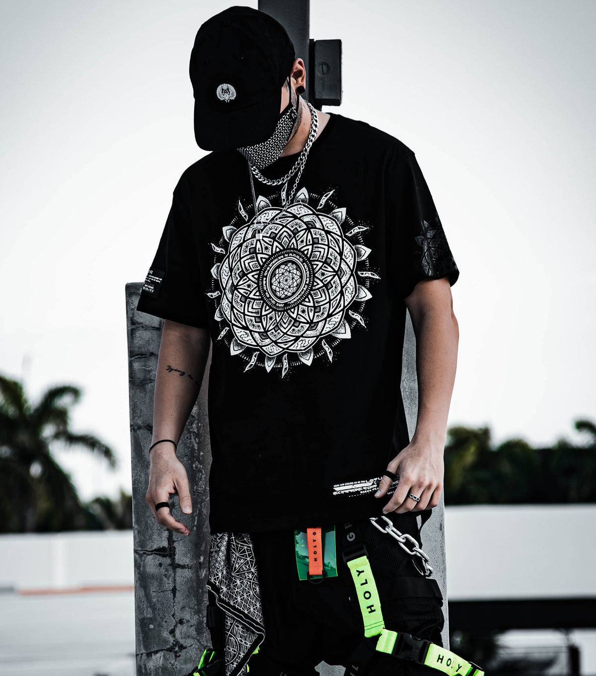 LOTUS THRONE (sahasrāra सहस्रार) • GLENN THOMSON x RNA T-Shirt T-Shirt