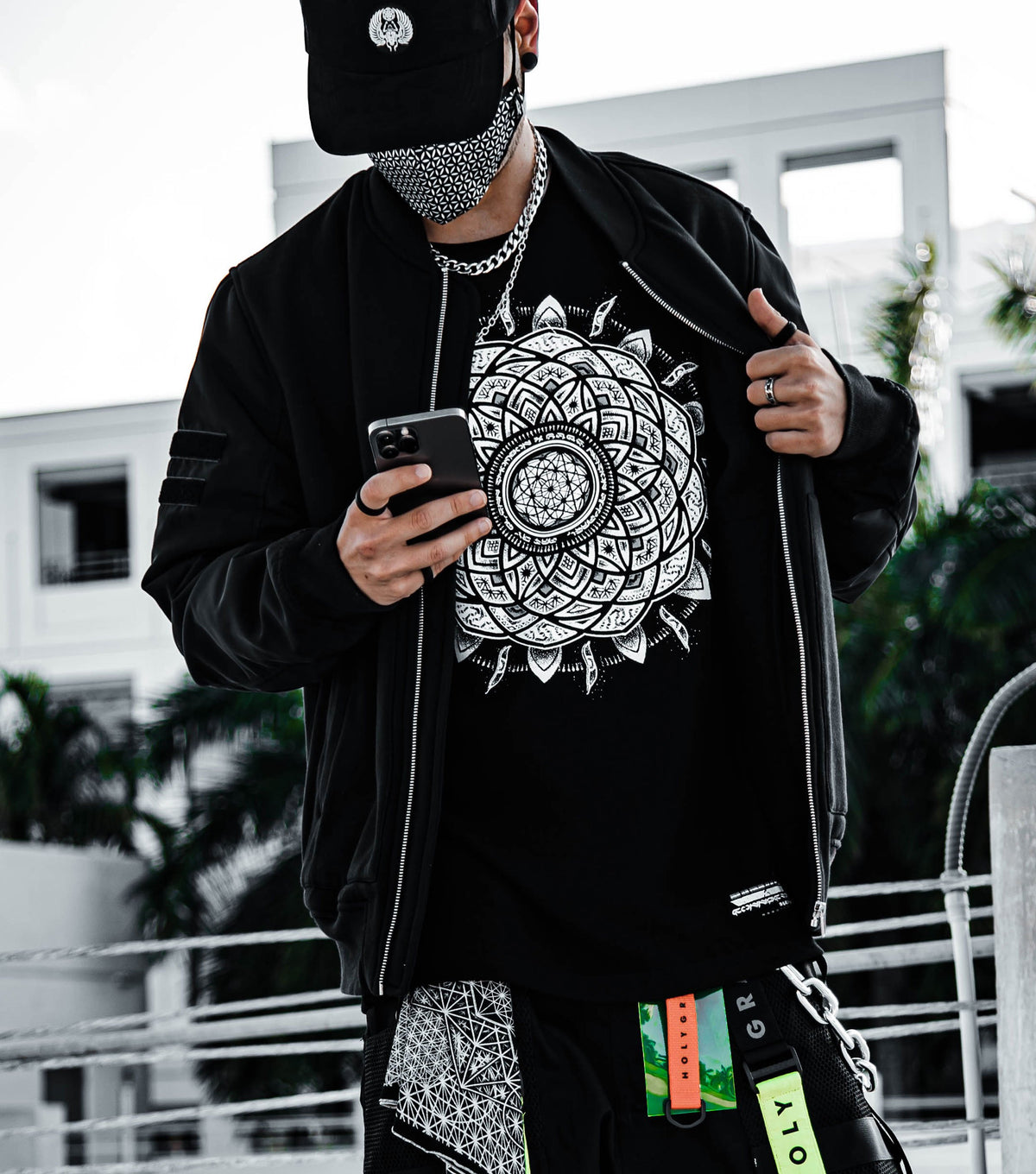 LOTUS THRONE (sahasrāra सहस्रार) • GLENN THOMSON x RNA T-Shirt T-Shirt