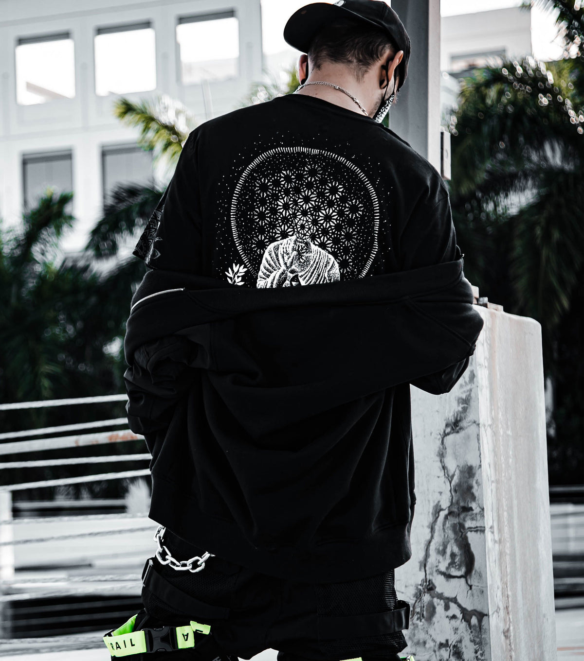 LOTUS THRONE (sahasrāra सहस्रार) • GLENN THOMSON x RNA T-Shirt T-Shirt 